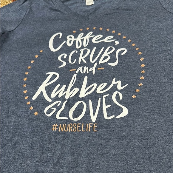 DISTRICT Coffee Scrubs Rubber Gloves Medium Blue Short Sleeve Tee for Nurses - Picture 3 of 6